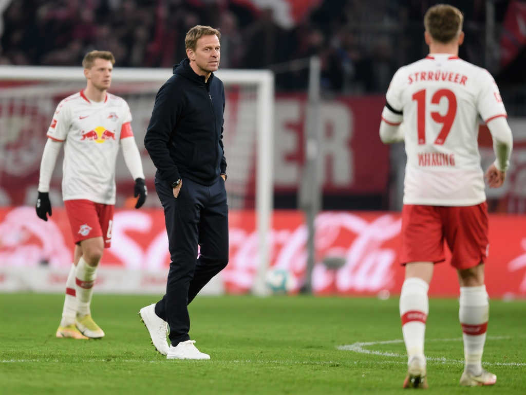 德媒:科隆两轮不胜遭汉堡逆袭,主帅斯特鲁伯压力山大 德媒:科隆两轮不胜遭汉堡逆袭,主帅斯特鲁伯压力山大